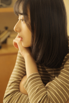 少女浴室自殺